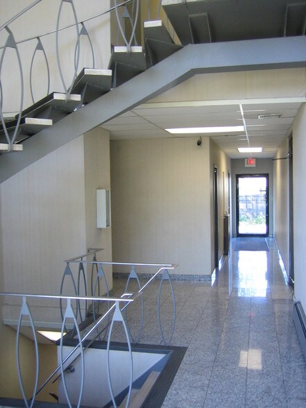 1640 Vauxhall Rd, Union Township, NJ for lease - Building Photo - Image 2 of 2