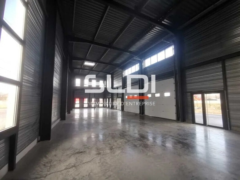 Flex in Bourgoin-Jallieu for lease - Building Photo - Image 3 of 12
