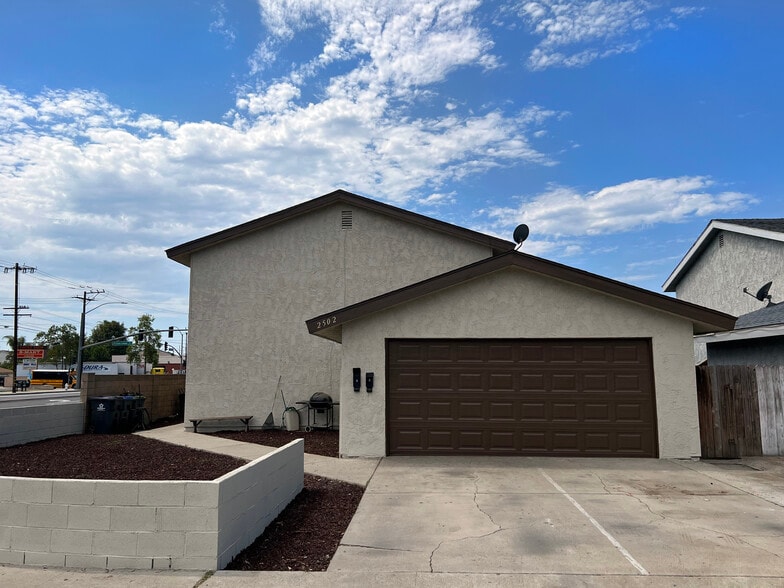 2502 W 9th St, Santa Ana, CA 92703