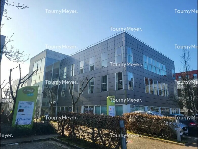 Office in Rennes for lease - Building Photo - Image 1 of 11