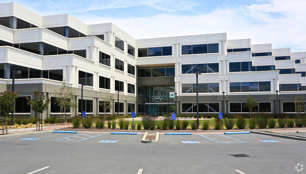 950 Tower Ln, Foster City, CA for lease - Building Photo - Image 2 of 13