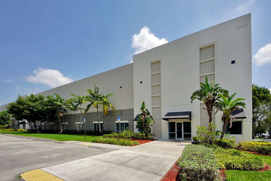 10201 NW 112th Ave, Medley, FL for lease - Building Photo - Image 2 of 7