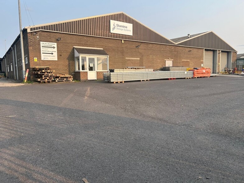 West End Approach, Morley for lease - Primary Photo - Image 1 of 1