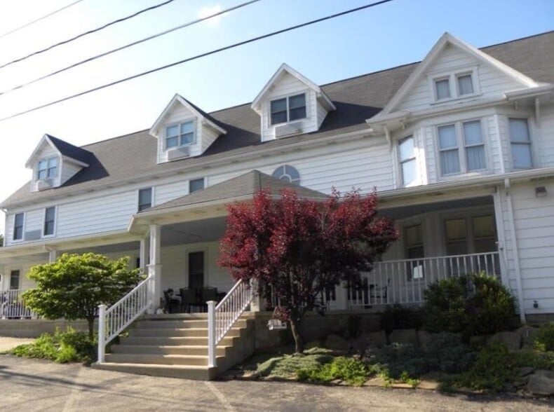 301 Liberty St, Perryopolis, PA for sale - Primary Photo - Image 1 of 2