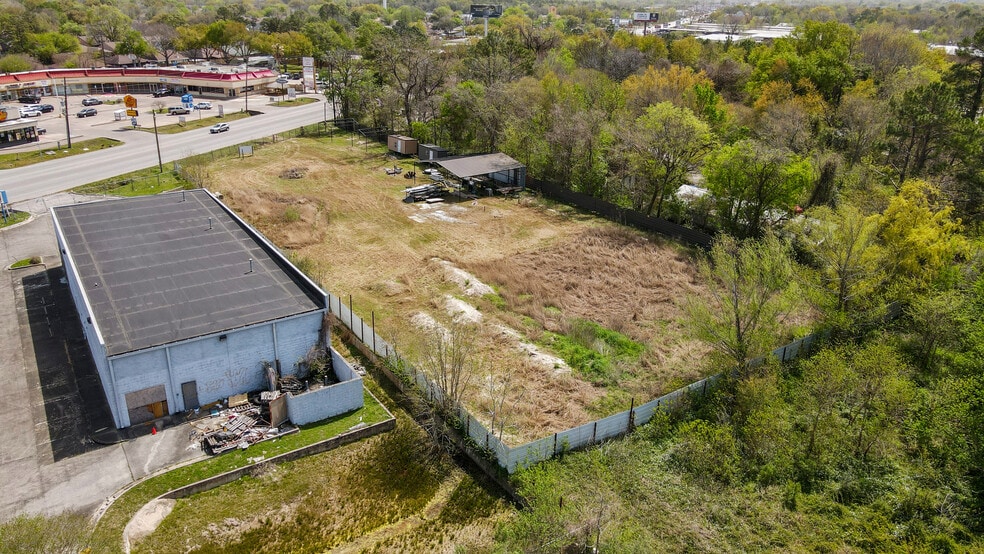 11921 Veterans Memorial Dr, Houston, TX for sale - Building Photo - Image 3 of 24