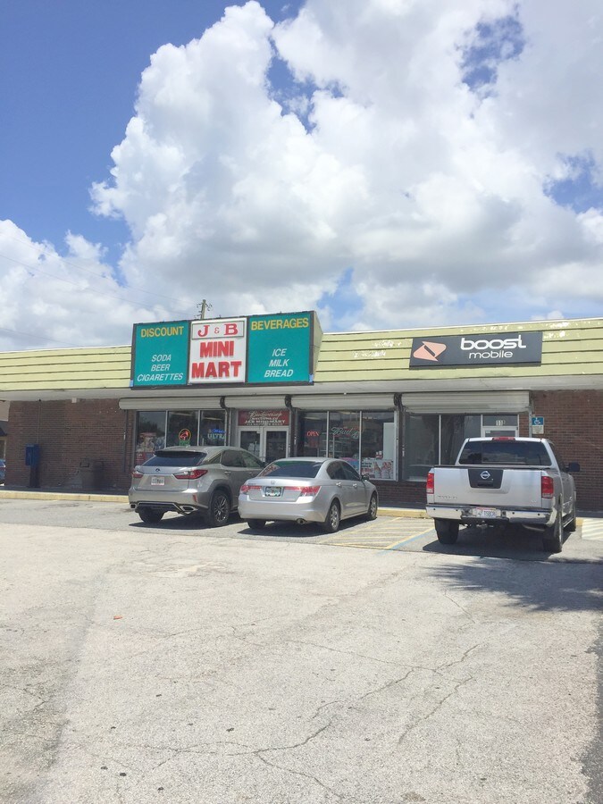 11 Neptune Rd, Kissimmee, FL 34744