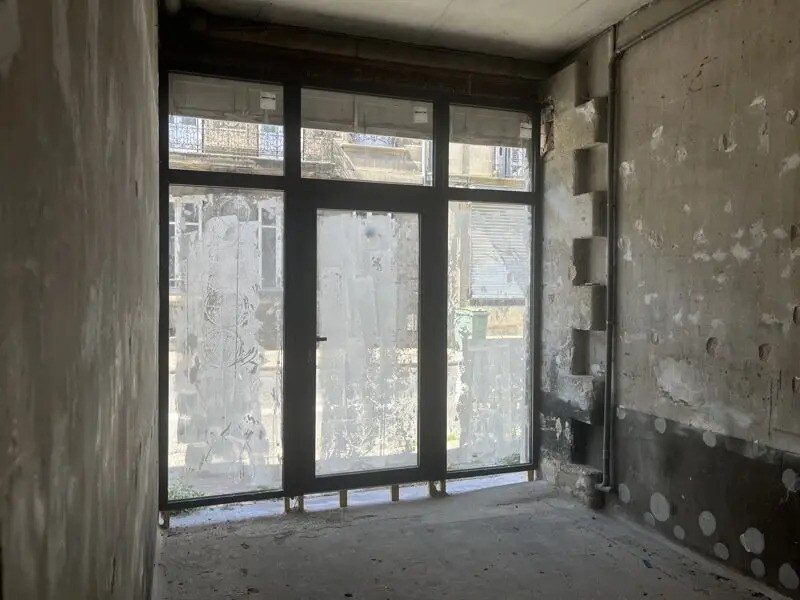 Retail in Bordeaux for sale Interior Photo- Image 1 of 3