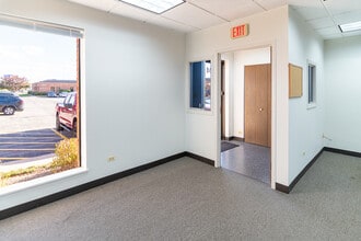 2010 E Algonquin Rd, Schaumburg, IL for lease Interior Photo- Image 2 of 5
