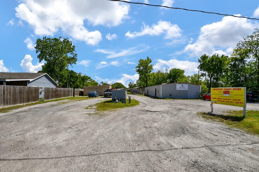 2206 Hartwick Rd, Houston, TX for sale - Building Photo - Image 3 of 45