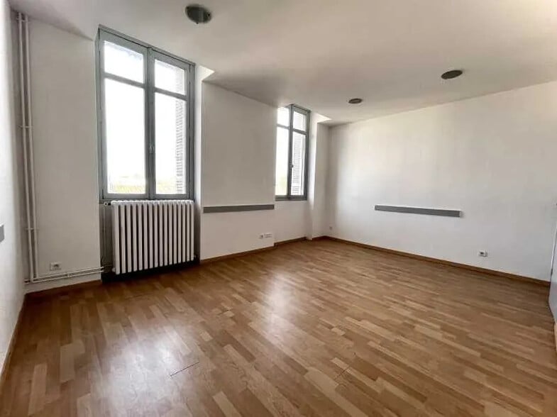 Office in Le Bouscat for lease - Interior Photo - Image 2 of 10