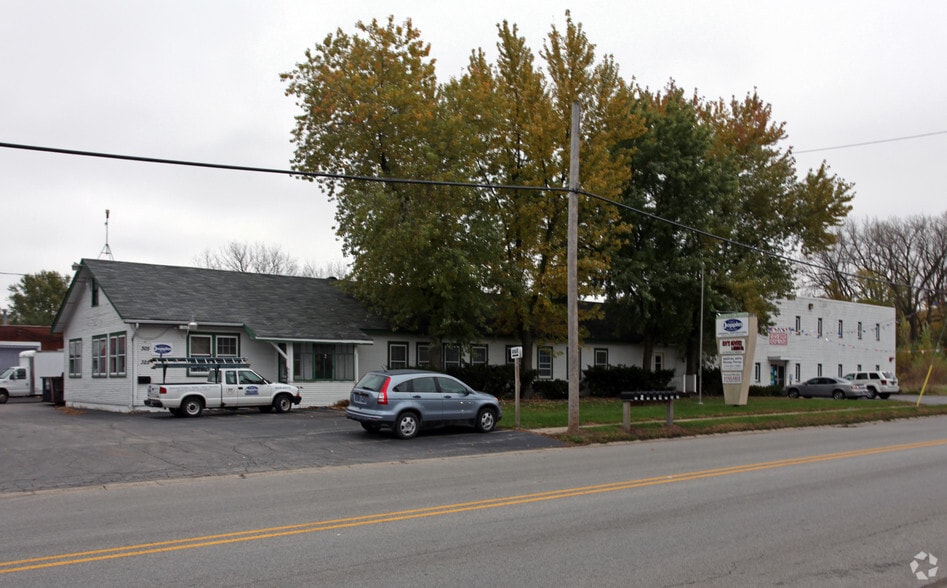 301-305 N Colfax St, Griffith, IN for lease - Building Photo - Image 3 of 5