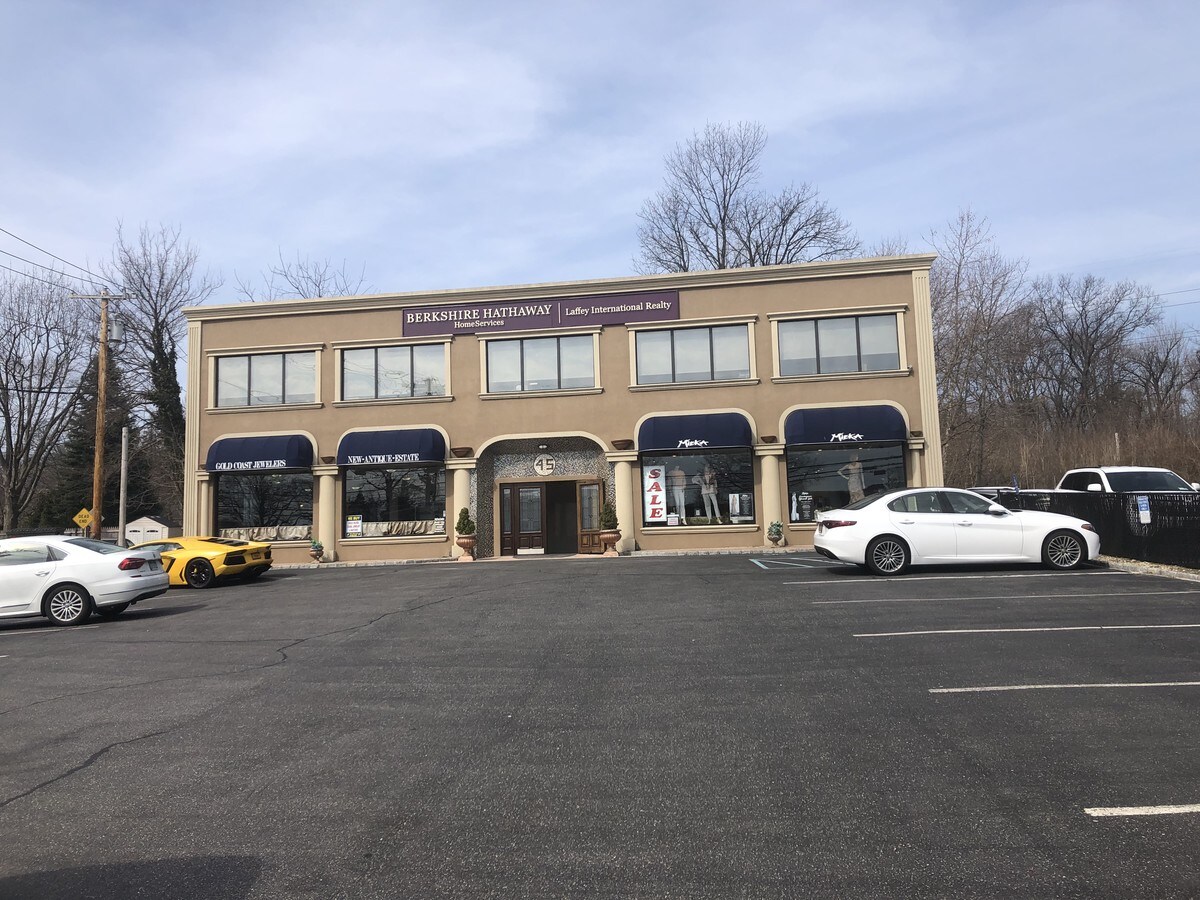 45 Glen Cove Rd, Greenvale, NY 11548