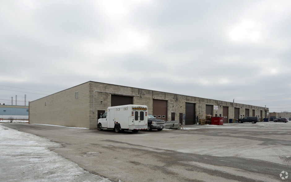 470 Collier Macmillan Dr, Cambridge, ON for lease - Building Photo - Image 2 of 8