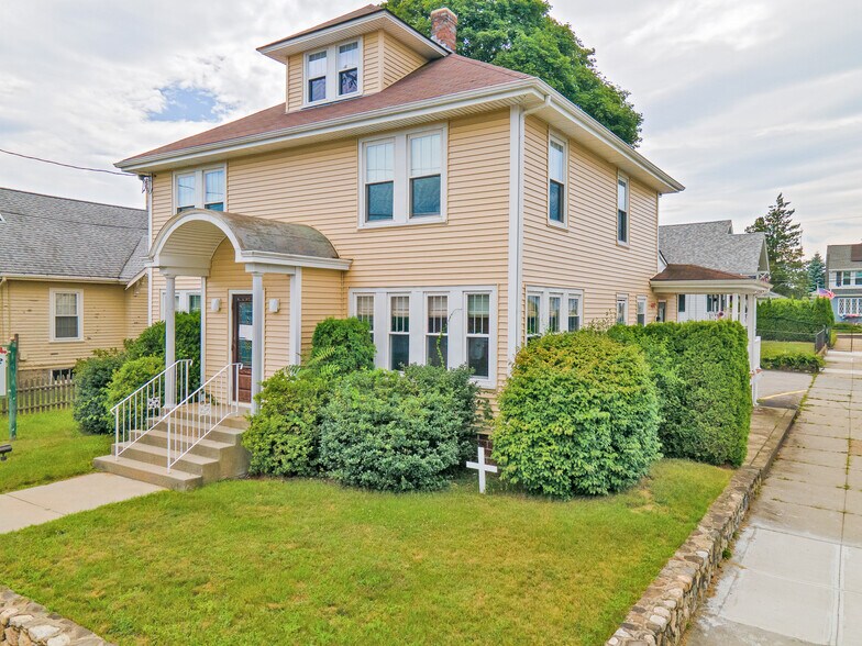 1271 Park Ave, Woonsocket, RI for sale - Building Photo - Image 1 of 1