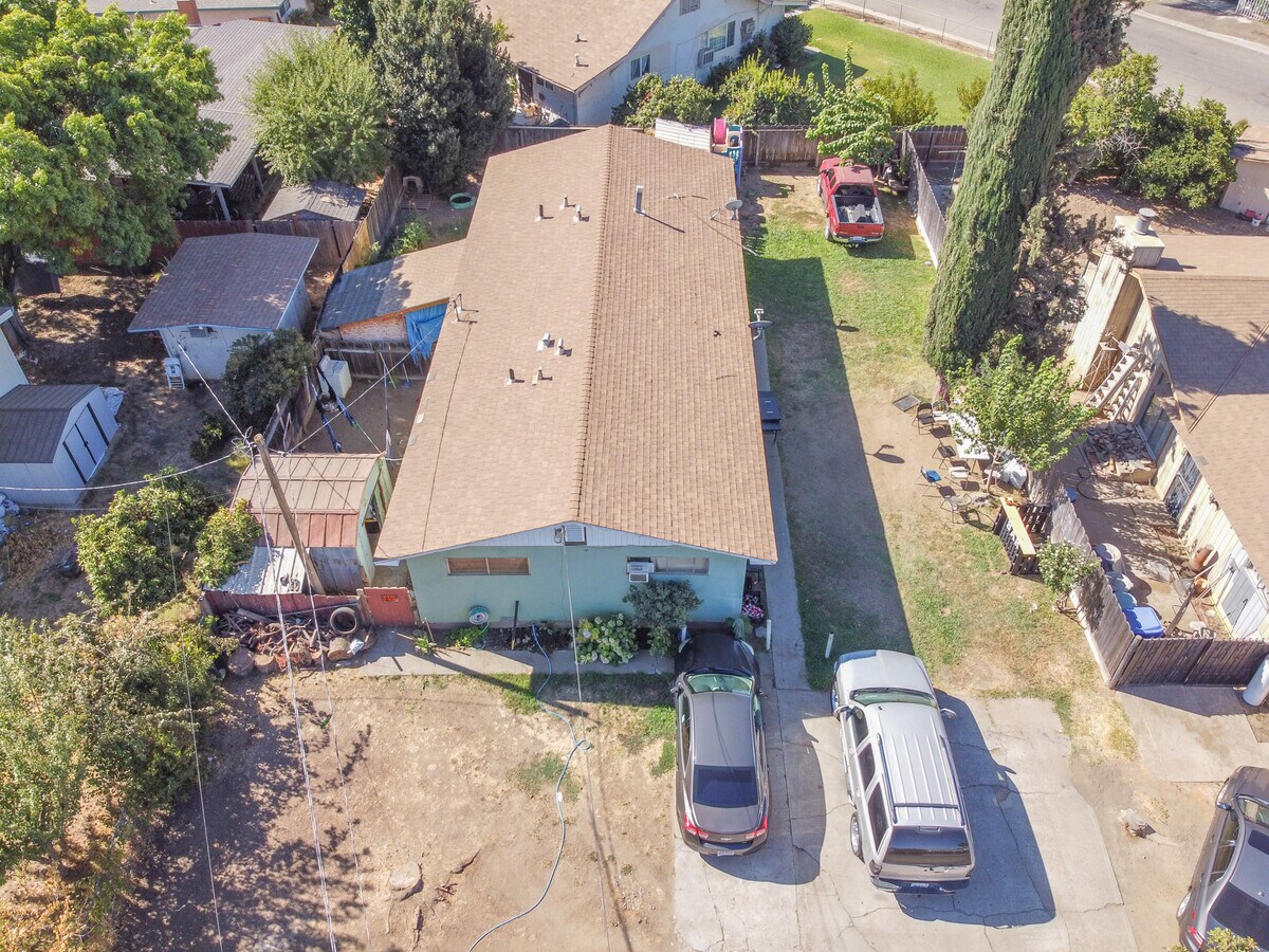 9077 Latham Dr, Planada, CA 95365