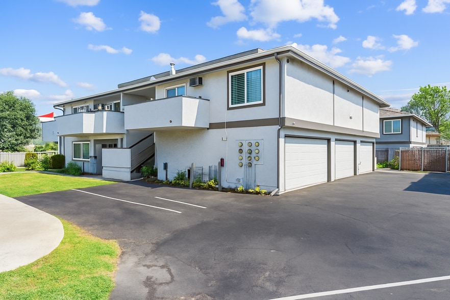 24521 Raymond Way, Lake Forest, CA for sale - Building Photo - Image 2 of 15