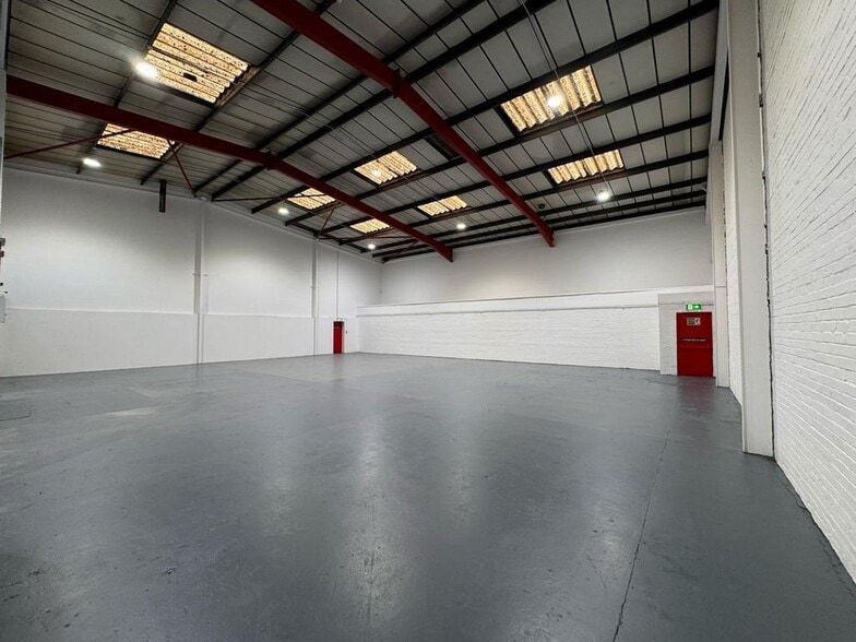 Hythe Rd, London for lease - Interior Photo - Image 2 of 4