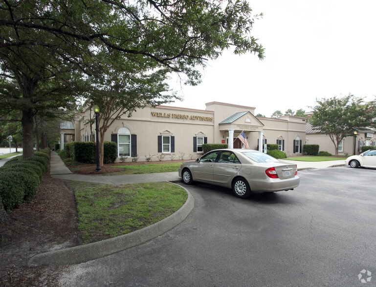 5040 New Centre Dr, Wilmington, NC for lease - Building Photo - Image 1 of 7