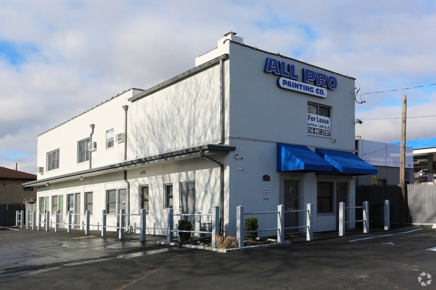 575 W Hempstead Tpke, West Hempstead, NY for sale - Primary Photo - Image 1 of 1