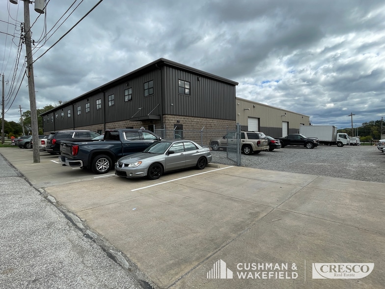 240 Tuxedo Ave, Brooklyn Heights, OH for lease - Building Photo - Image 2 of 14