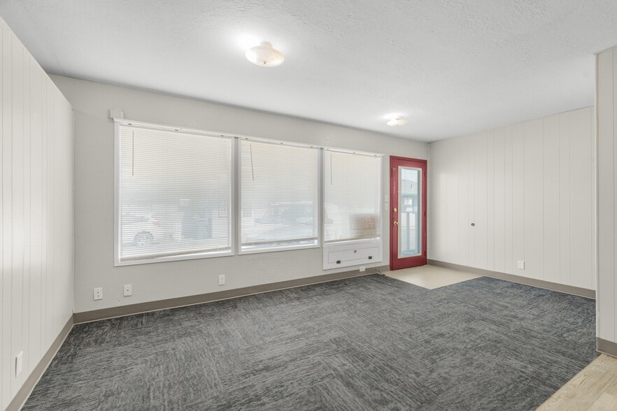 118 Engle Ave, Molalla, OR for sale - Building Photo - Image 2 of 34