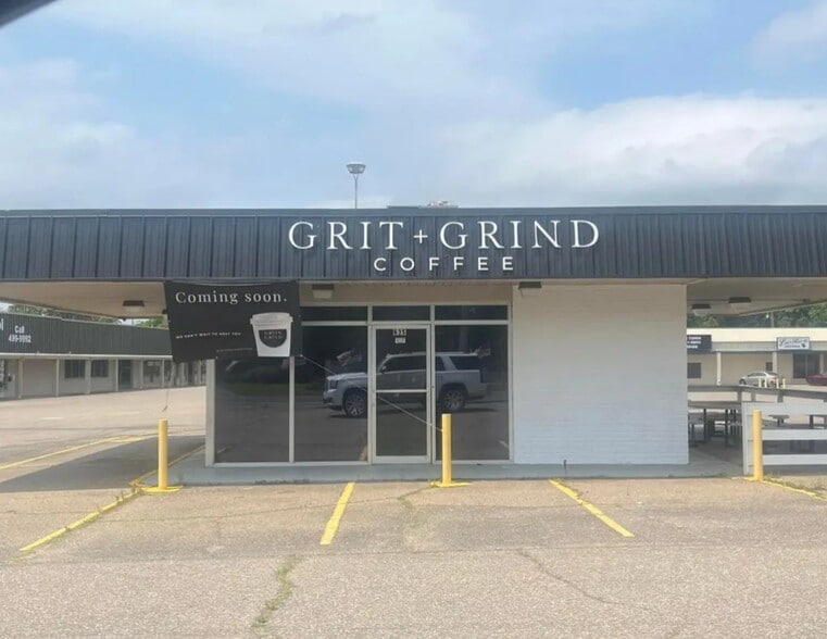 E Madison St, Bastrop, LA for lease - Building Photo - Image 2 of 11