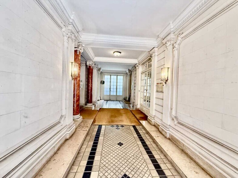 4 Rue Gustave Flaubert, Paris for lease - Lobby - Image 3 of 4