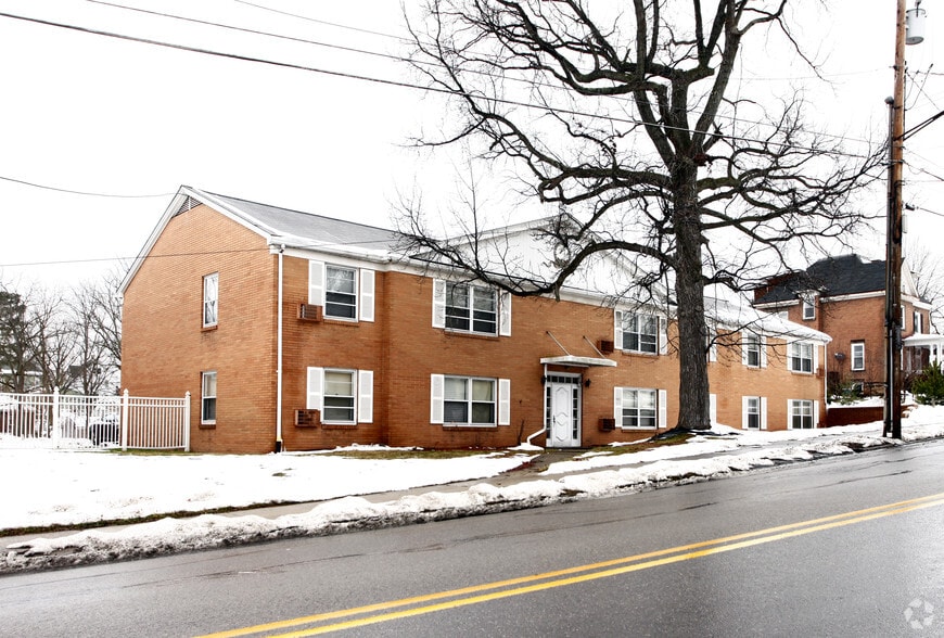 325 E Leasure Ave, New Castle, PA for sale - Primary Photo - Image 1 of 1