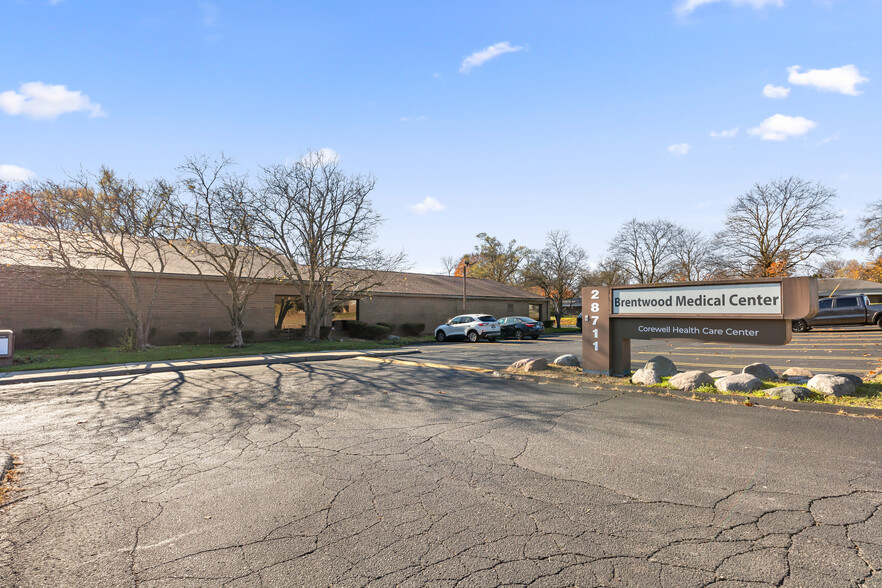 28711 8 Mile Rd, Livonia, MI for lease - Building Photo - Image 1 of 9