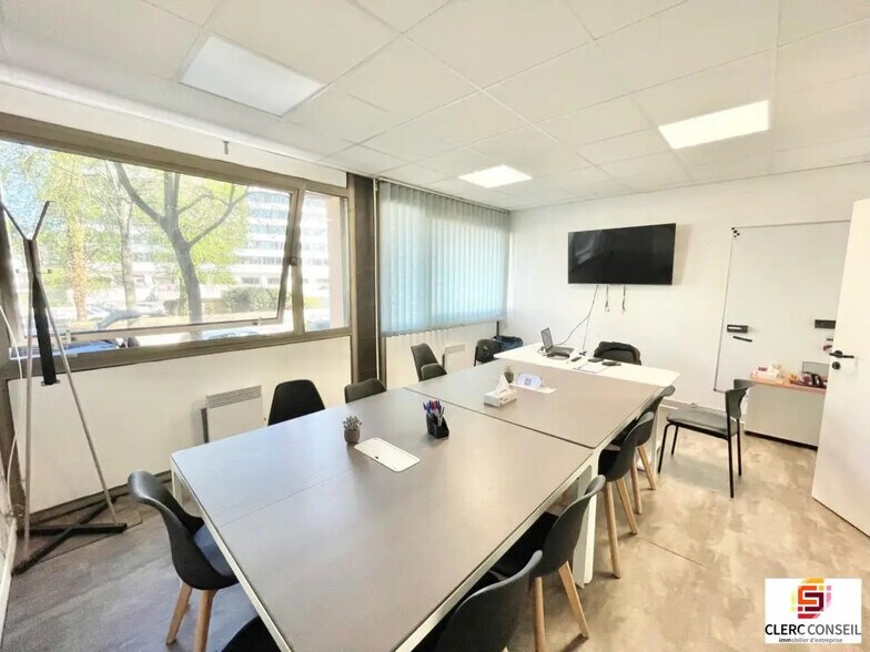 Office in Rouen for sale - Building Photo - Image 1 of 10