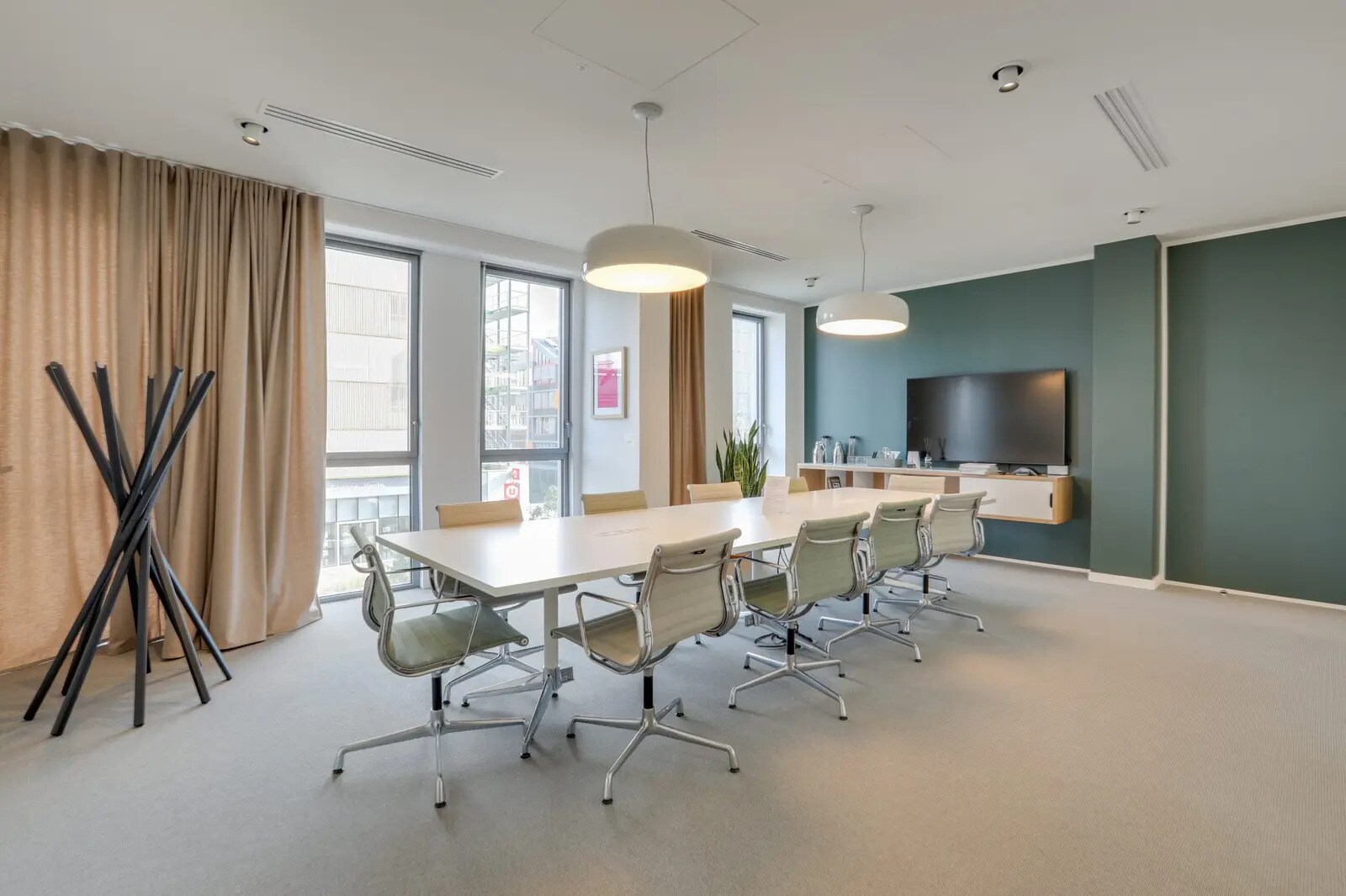 Office in for lease Interior Photo- Image 1 of 11
