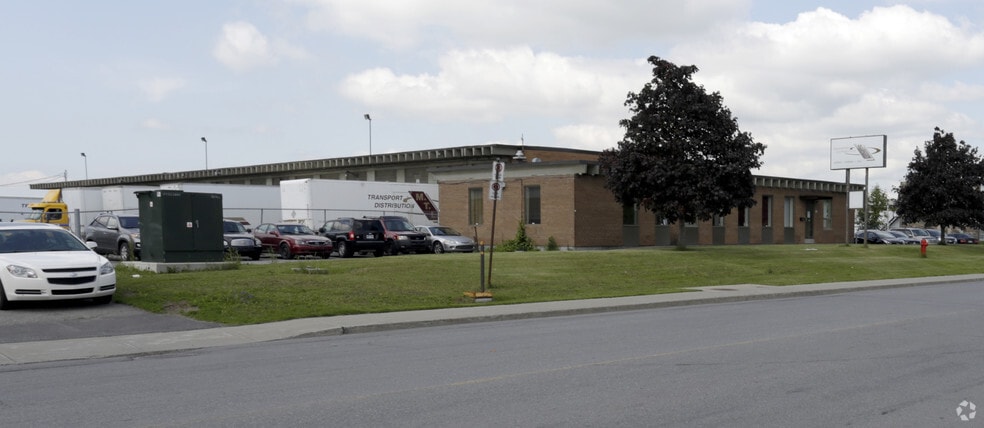 700 Montée de Liesse, Montréal, QC for sale - Primary Photo - Image 1 of 9