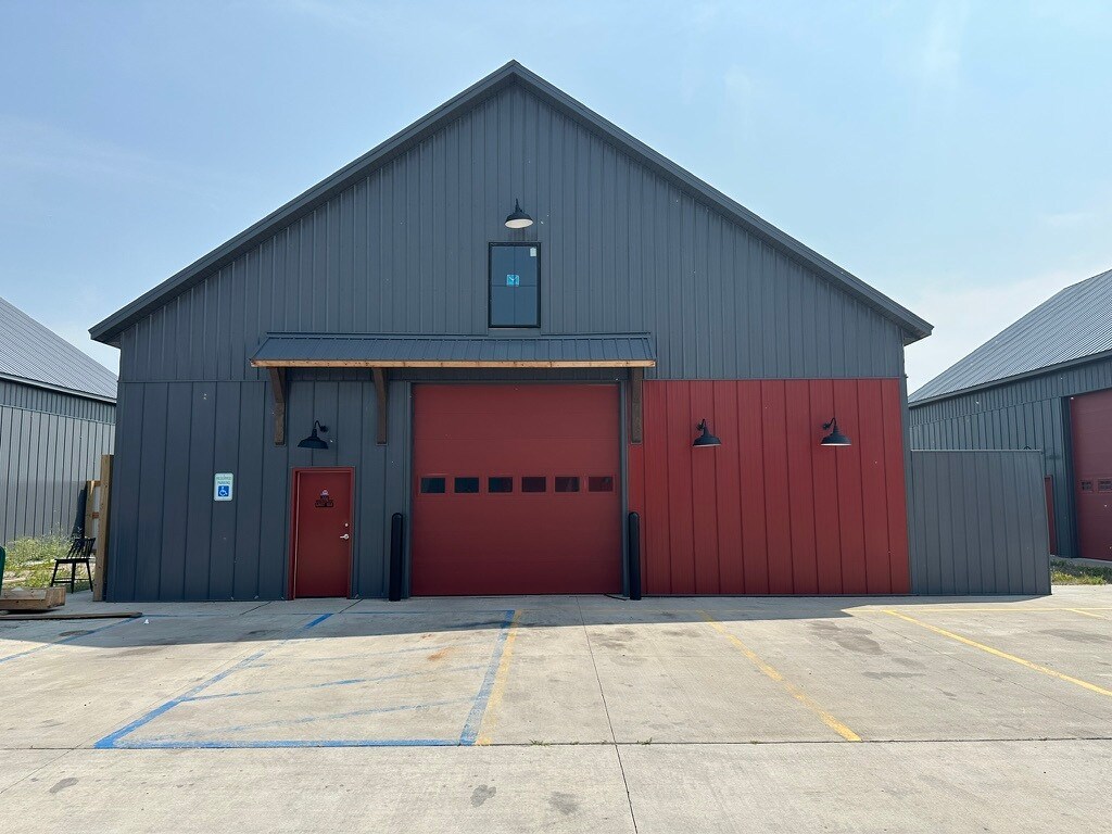 9775 Industrial Drive: Unit 108, Horace, ND for lease Primary Photo- Image 1 of 6