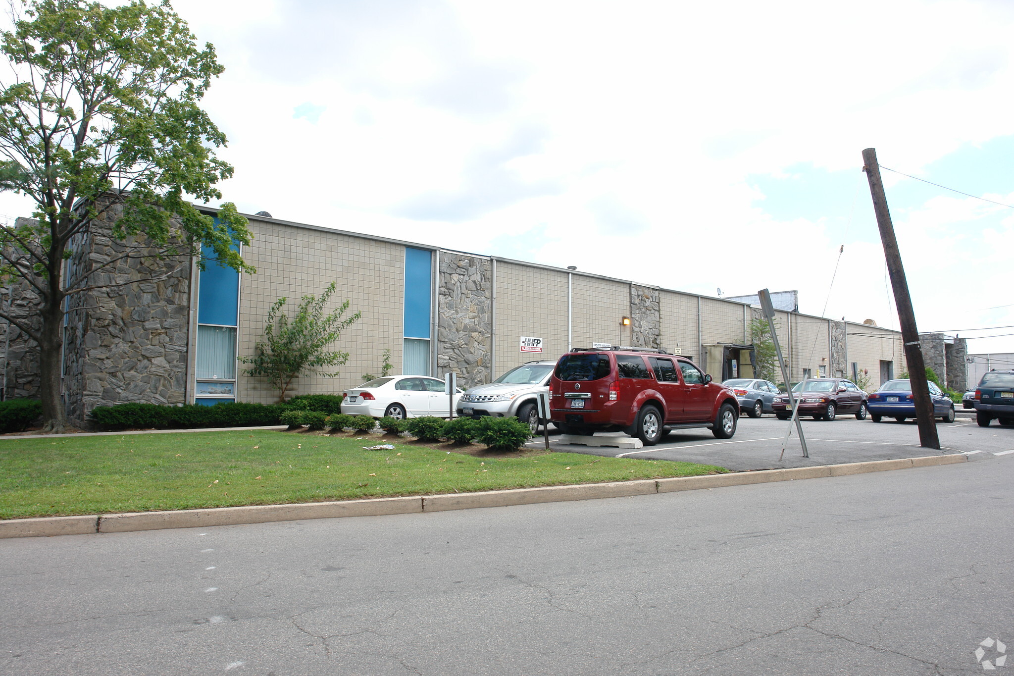 62-64 Grant Ave, Carteret, NJ for lease Primary Photo- Image 1 of 5