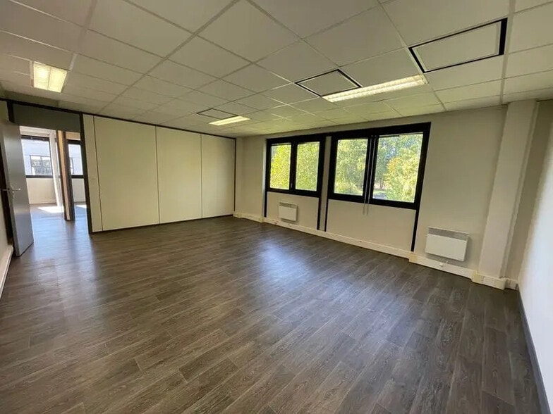 Office in Compiègne for lease - Interior Photo - Image 2 of 9