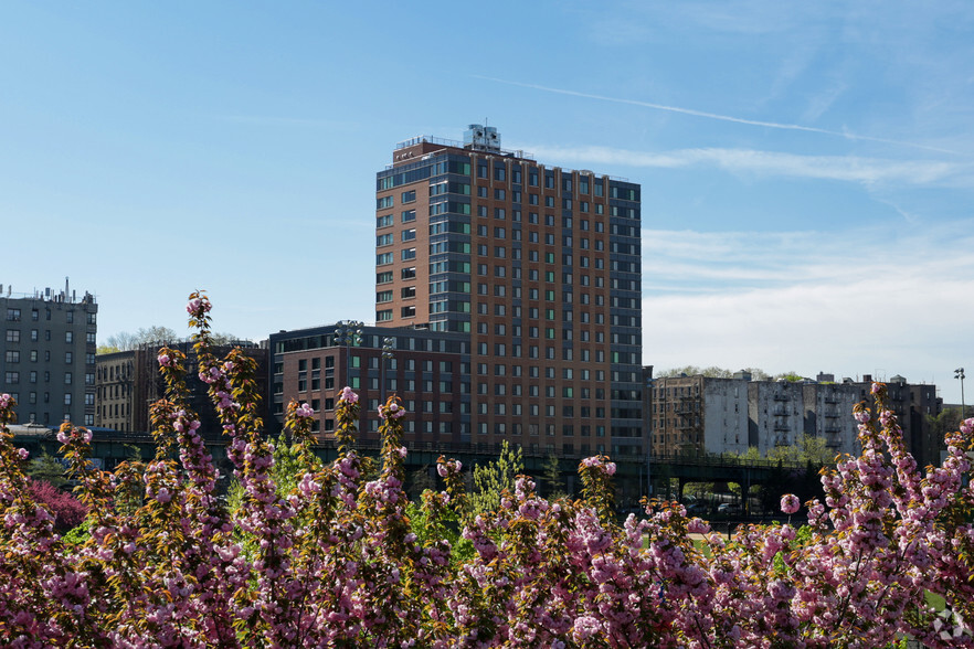 810 River Ave, Bronx, NY for sale - Primary Photo - Image 1 of 1