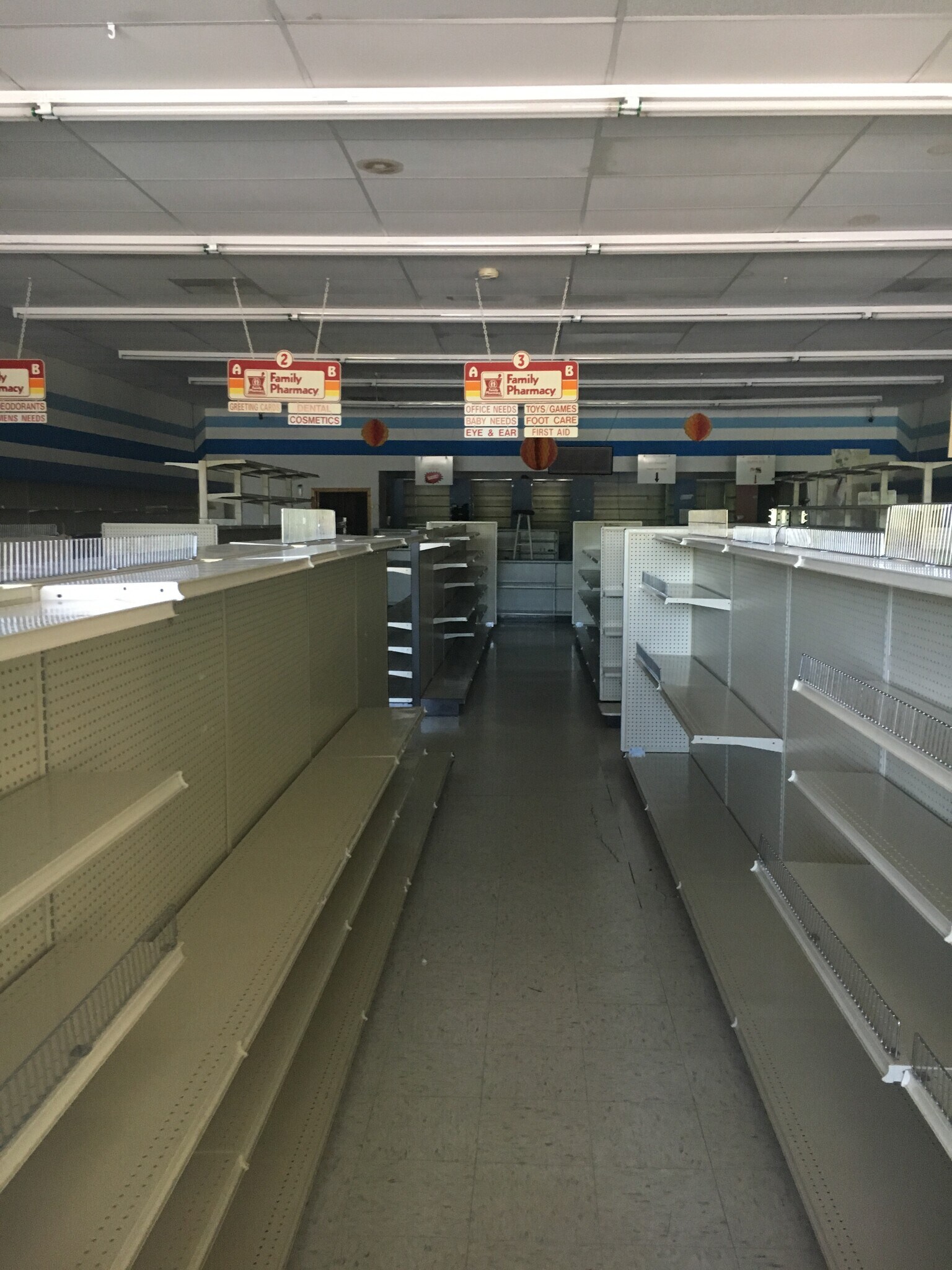 218 N Main St, Hiawassee, GA 30546 Hiawassee Shopping Center