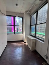 721-723 7th Ave, New York, NY for lease Interior Photo- Image 1 of 9