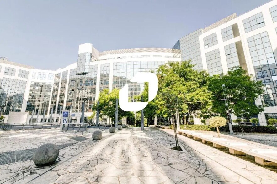 Office in Noisy-le-Grand for lease - Building Photo - Image 1 of 2