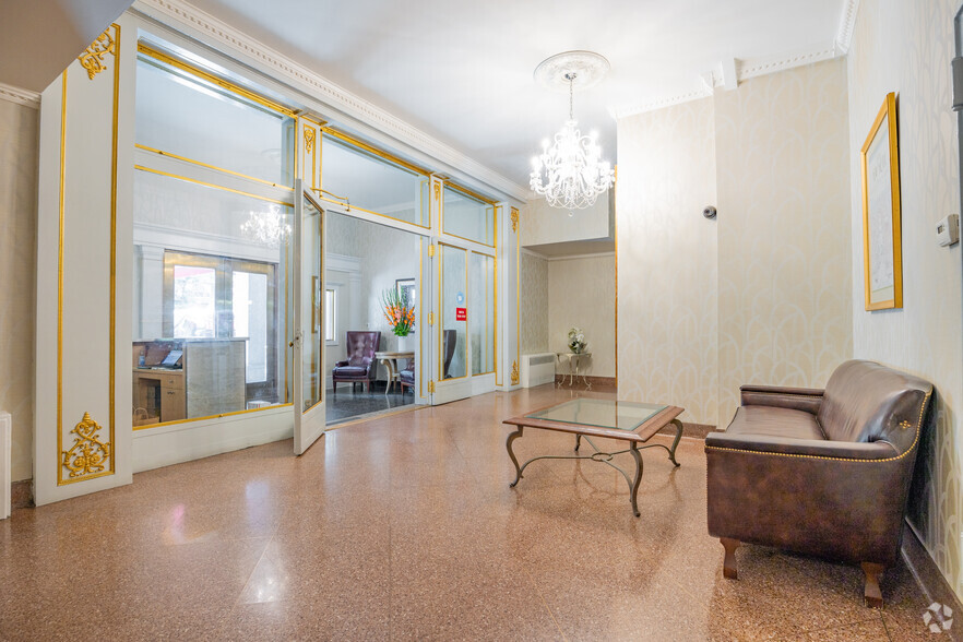 1100 Madison Ave, New York, NY for lease - Lobby - Image 3 of 7