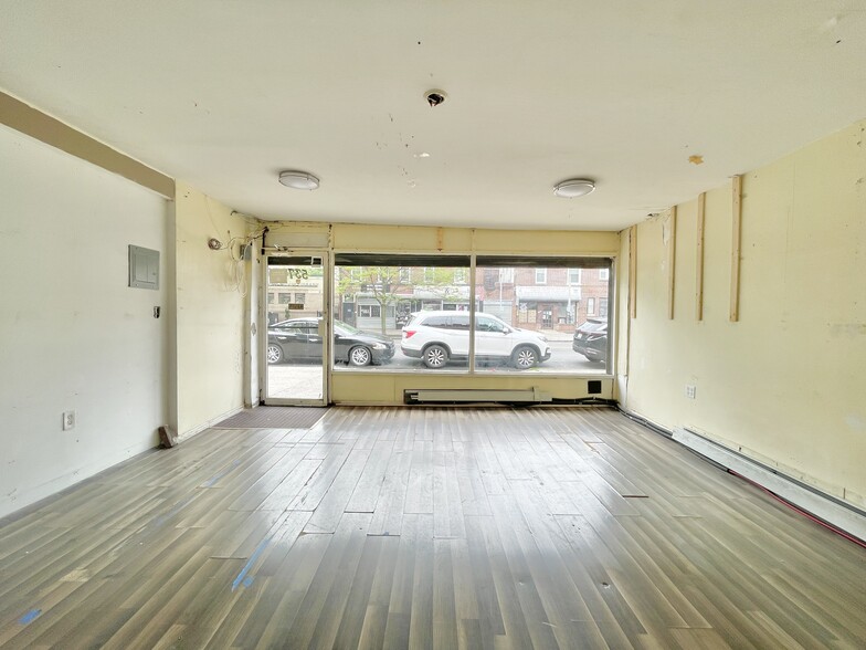 452 E New York Ave, Brooklyn, NY for lease - Interior Photo - Image 2 of 8