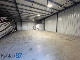 324 44th St, Marion IA - Warehouse