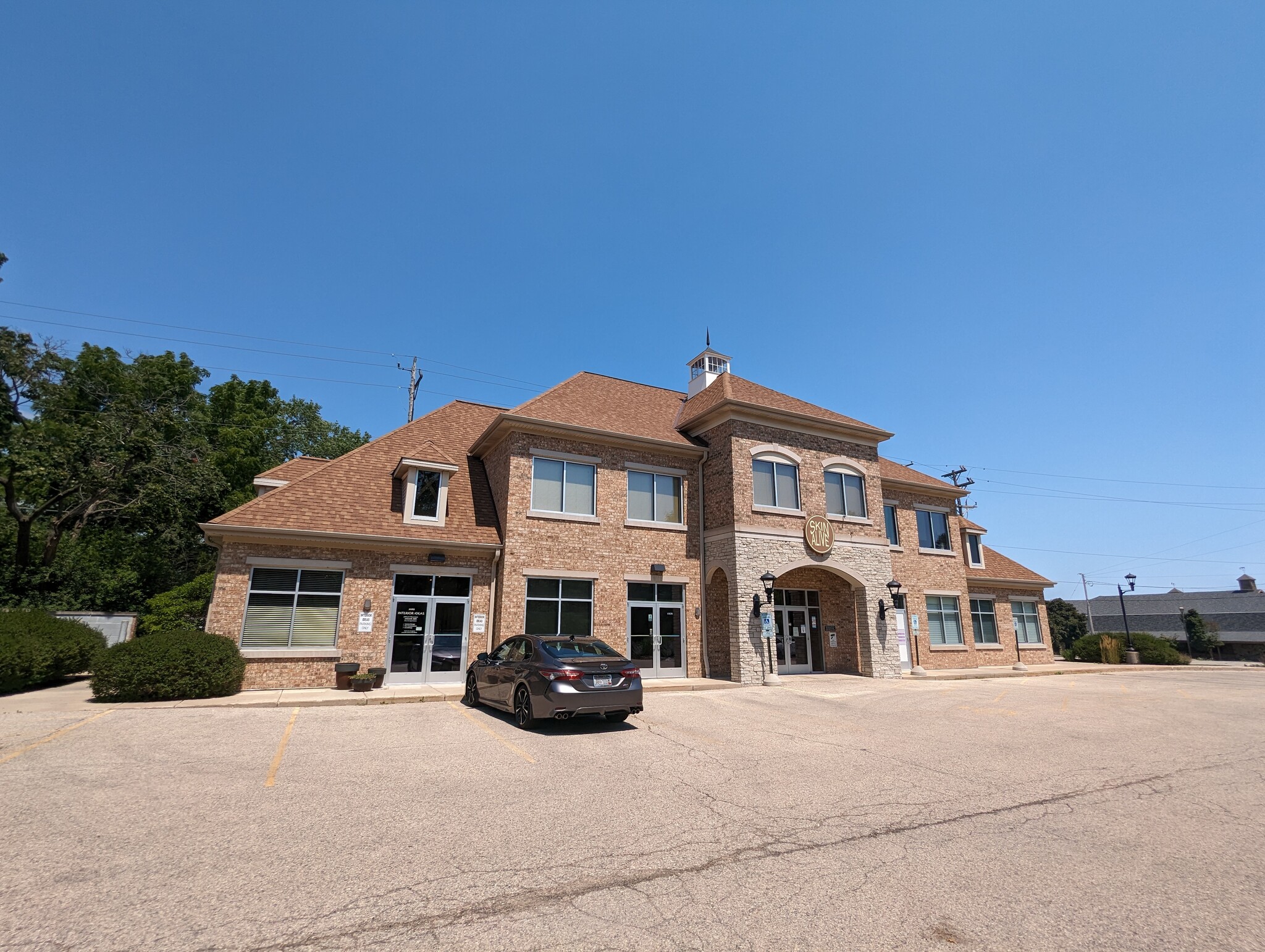 11123-11137 N Wauwatosa Rd, Mequon, WI for lease Building Photo- Image 1 of 24