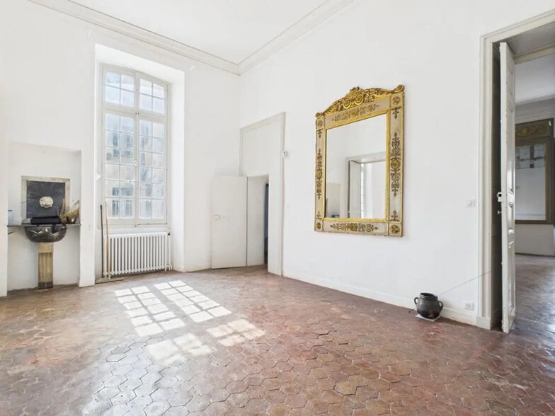 Flex in Avignon for sale - Interior Photo - Image 1 of 4