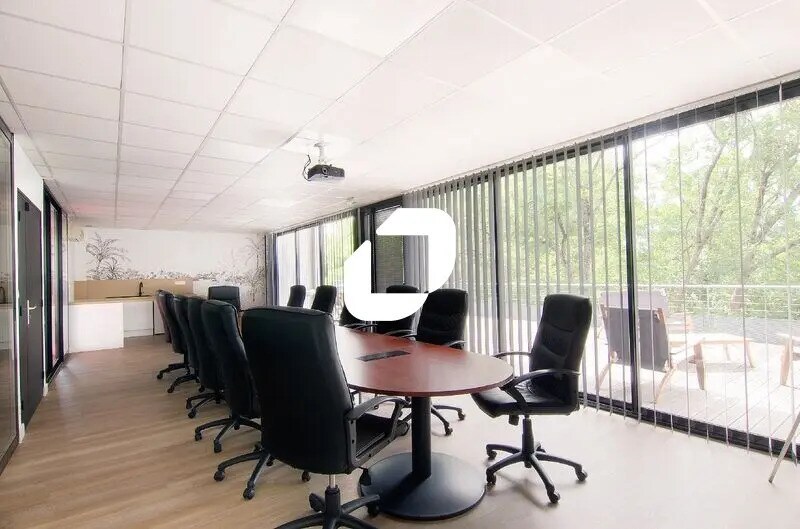 Office in Cenon for lease - Building Photo - Image 2 of 9