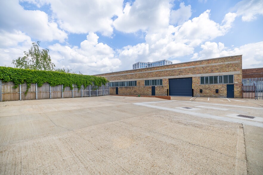 Marlborough Grove, London for lease - Building Photo - Image 2 of 3