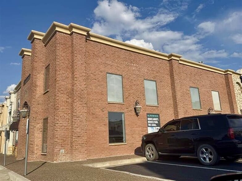 1705 E Del Mar, Laredo, TX for lease - Building Photo - Image 2 of 10
