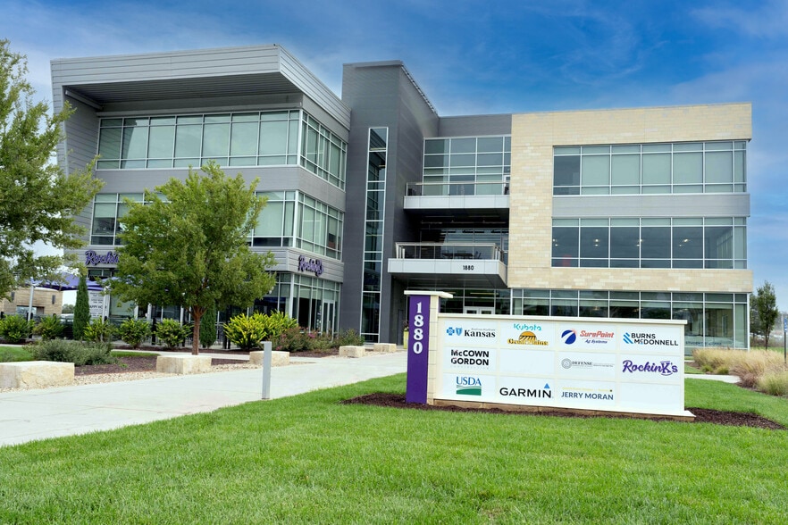 1880 Kimball Ave, Manhattan, KS for lease - Building Photo - Image 1 of 18