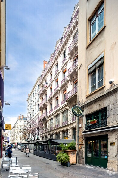 Office in Lyon for lease - Primary Photo - Image 1 of 3
