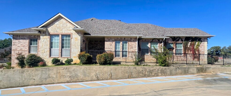 1205 Bent Oaks Ct, Denton, TX for sale - Building Photo - Image 2 of 55